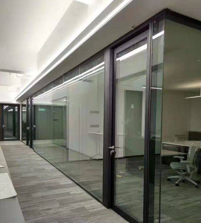 办公室玻璃隔断；84系列单层玻璃铝合金隔断，隔音通透简约大方