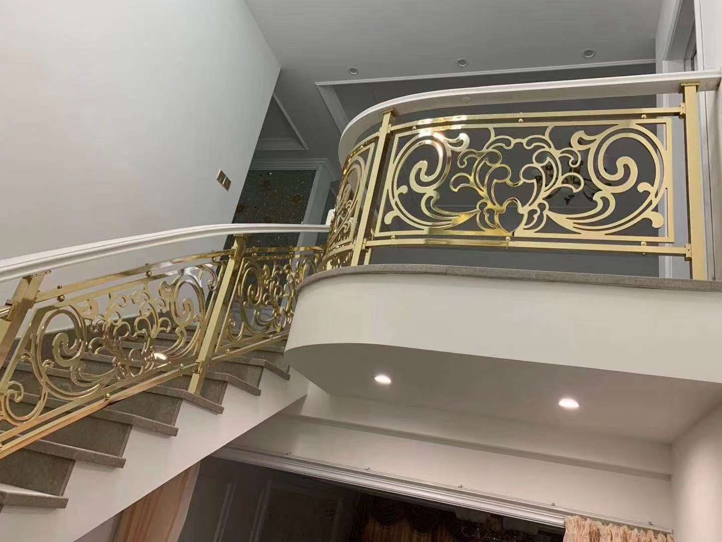 别墅楼梯护栏镀金色 K金楼梯护栏 酒店楼梯高端