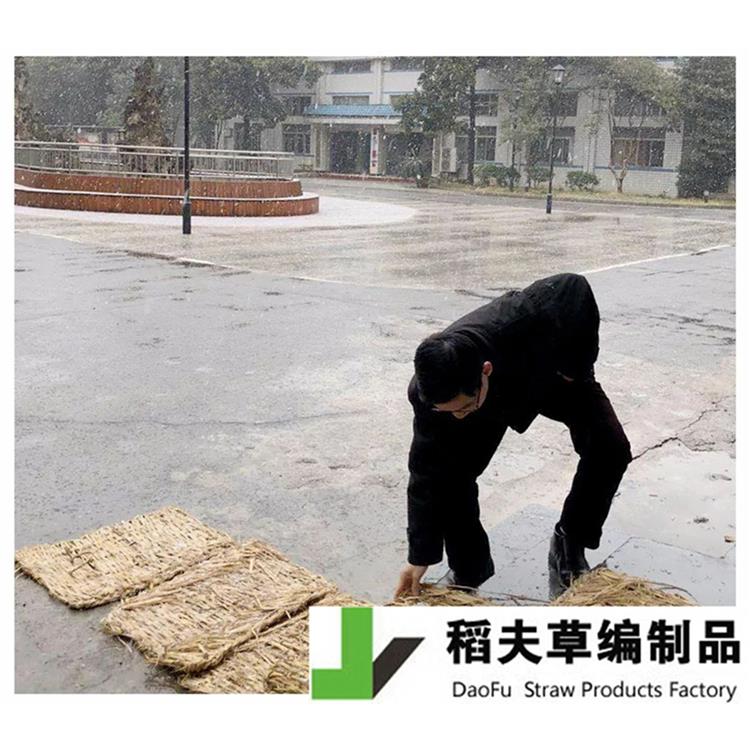 武汉防滑草垫批发公司 稻草分布均匀 解决了稻草的堆放问题