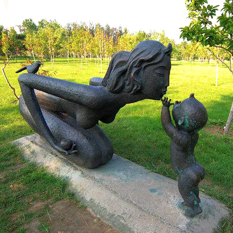 铸铜母爱主题雕塑 抽象母子情雕塑公园广场景观摆件