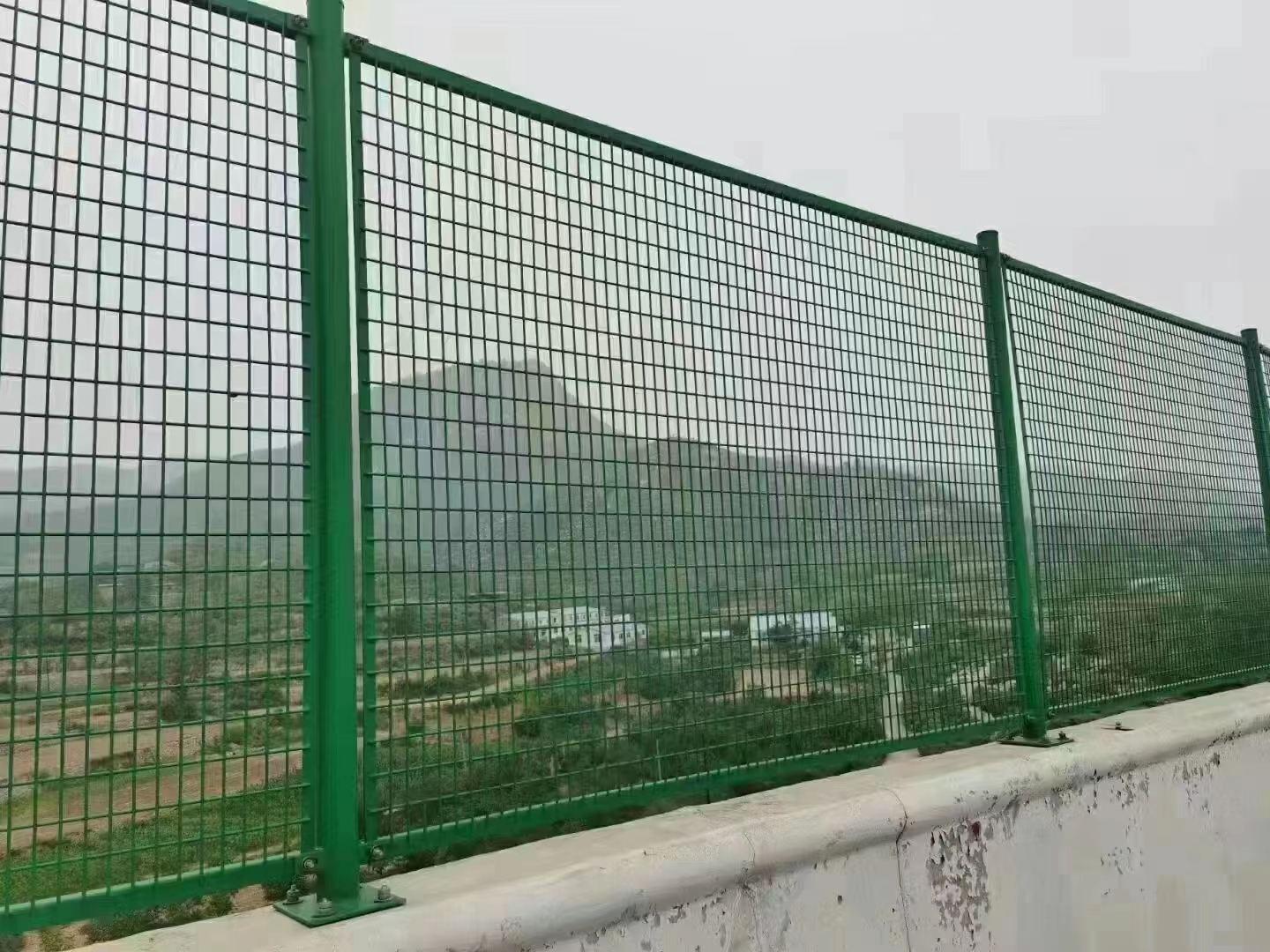 双边丝护栏网绿色浸塑道路桥梁防抛网 框架公路铁路防落围栏网