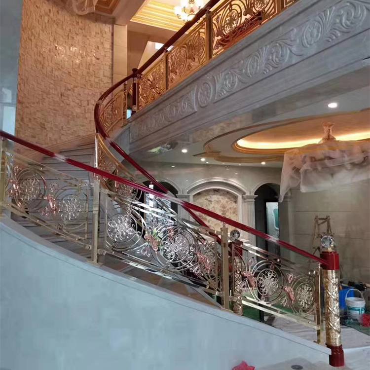酒店商场工程订制流行铝金属板楼梯围栏扶手安装