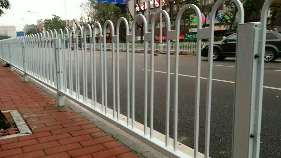 广州城市护栏隔离栏 **道路护栏 交通围栏 马路隔离京式护栏