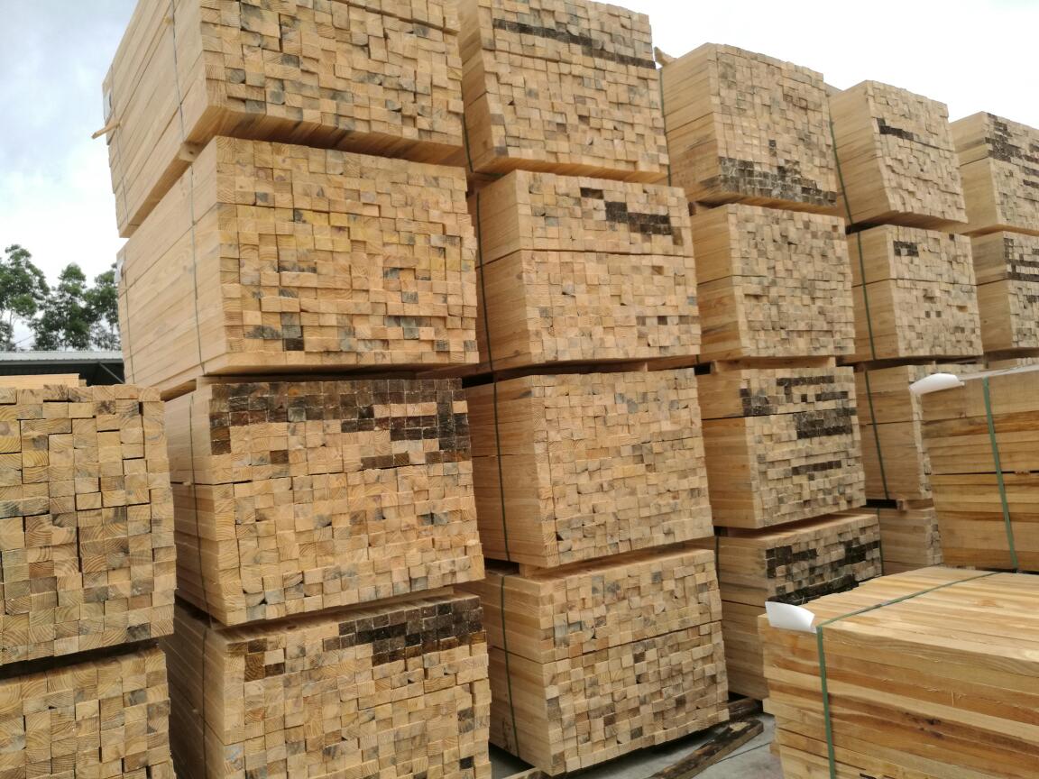 工程建筑木方 易于固定 工地辅助建筑材料 大量现货