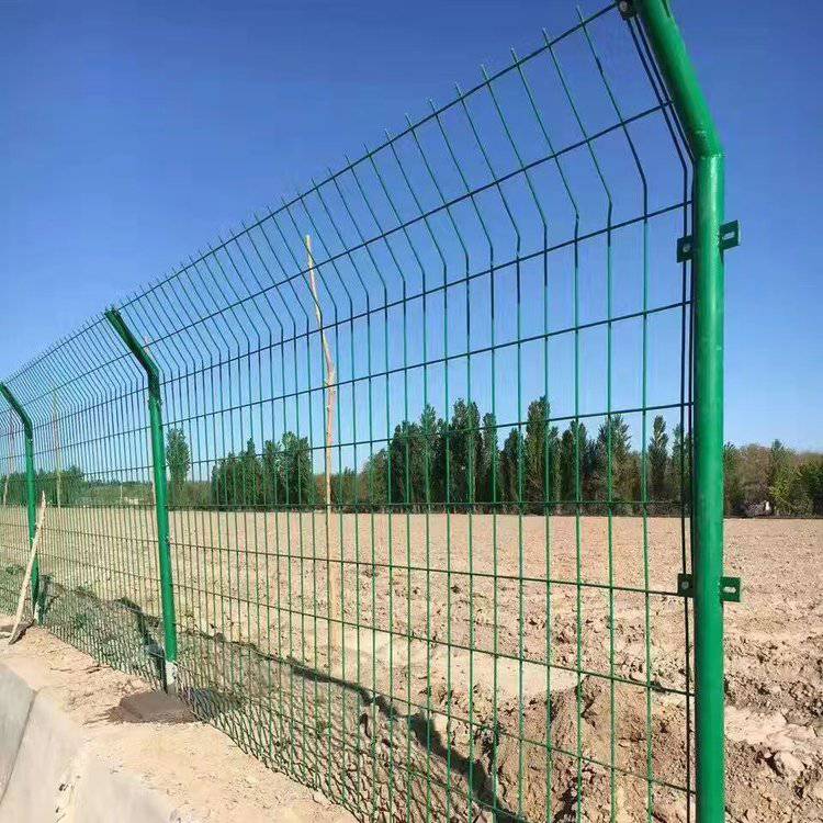 供应框架护栏网 浸塑边框护栏网 道路边界隔离栅