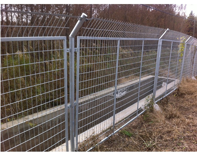 热镀锌护栏网十年不生锈的围栏网