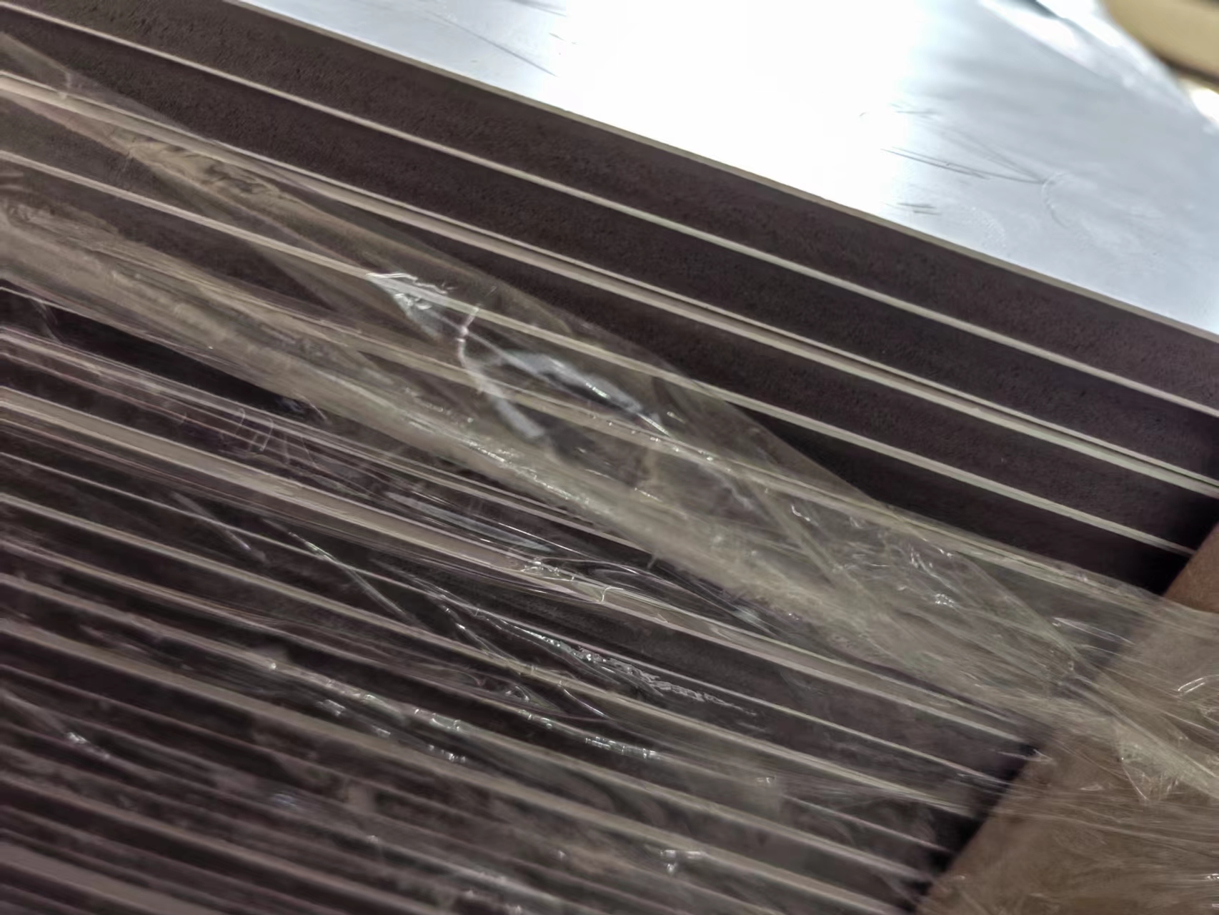 竹炭木金属板金属拉丝饰面板碳晶板镜面护墙板竹碳纤维装饰木饰面