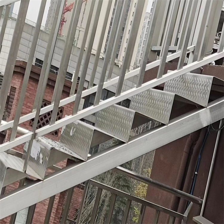 重庆巴南区钢结构阁楼楼梯生产厂家