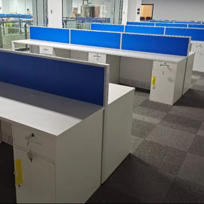 办公桌工位桌 职场员工办公桌组合形状可定制 环保板材现货