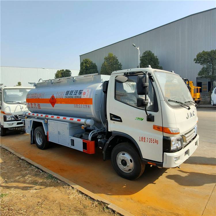 江淮五吨八吨加油车 小型油罐车 碳钢材质运油车