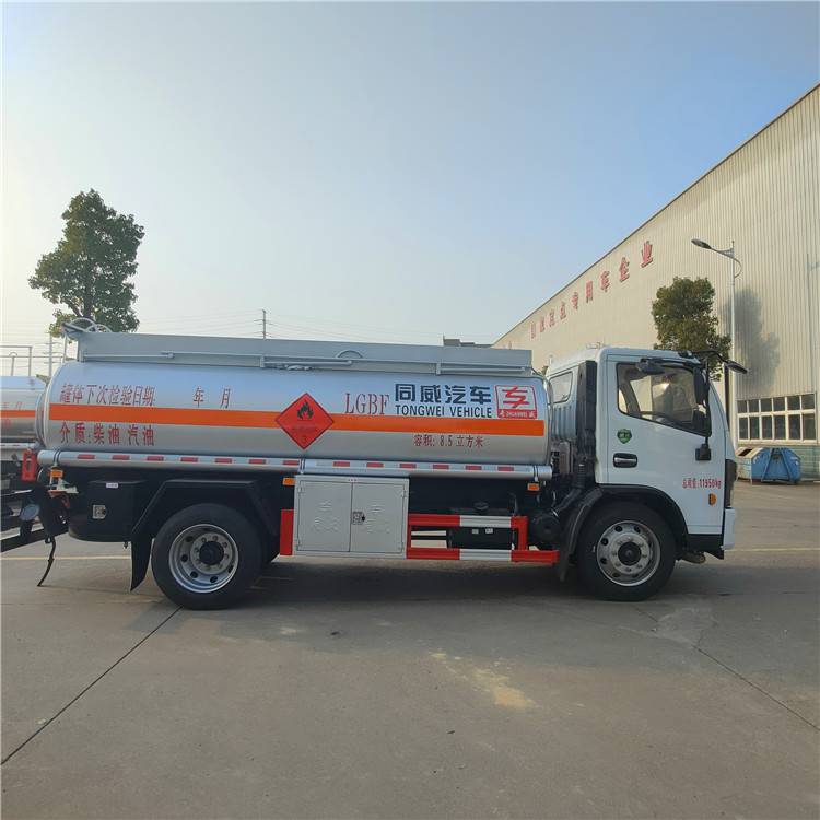 东风福瑞卡8吨油罐车 HTW5125GJYEC6型加油车
