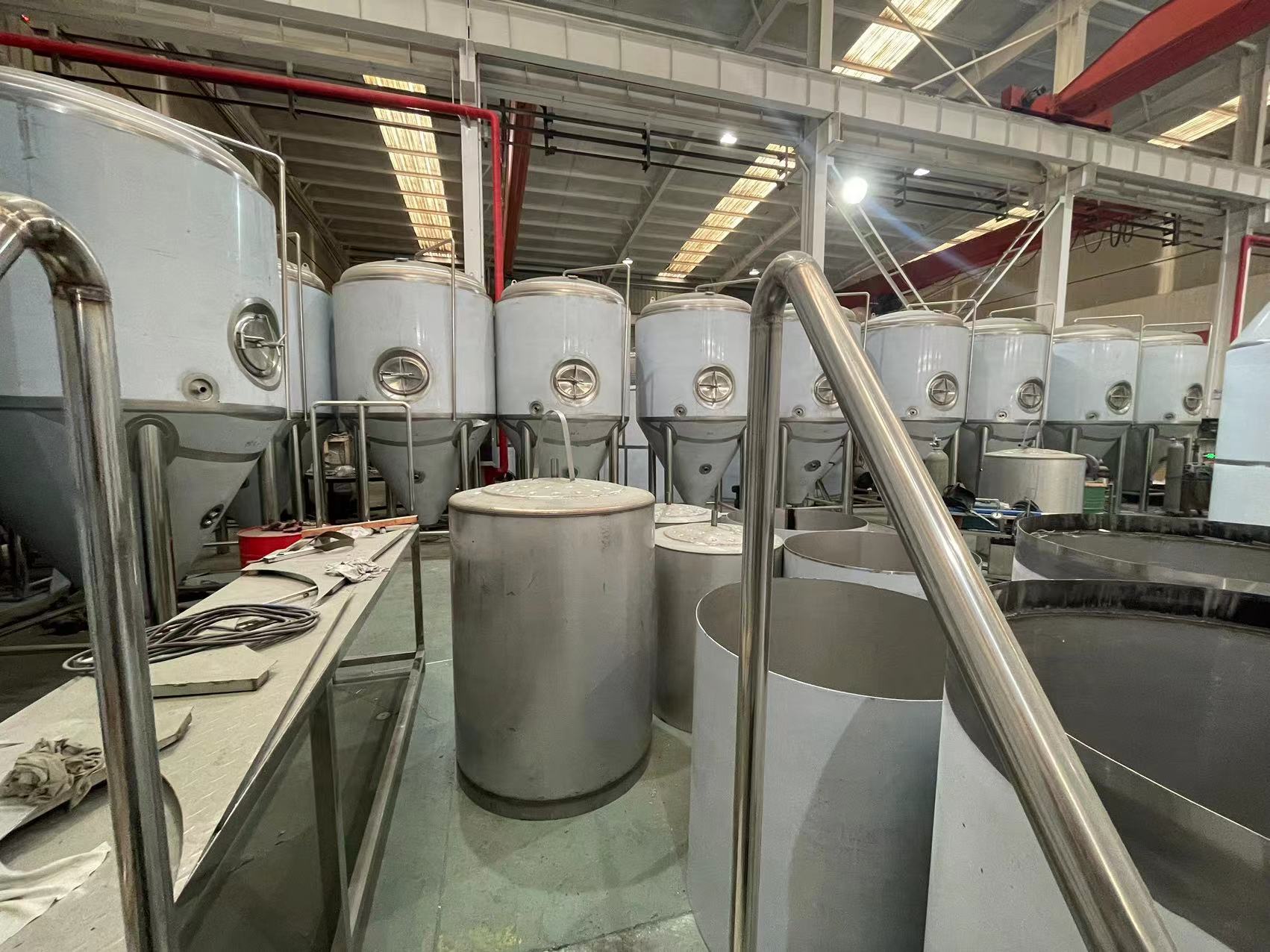 西安啤酒设备工厂年产1000-5600升烧烤店啤酒设备安装