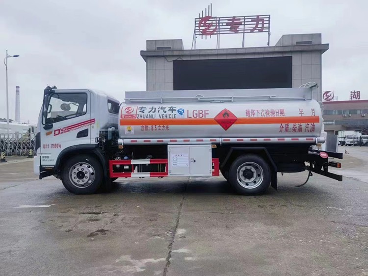 湘潭蓝牌油罐车/2吨油槽车流动加油车