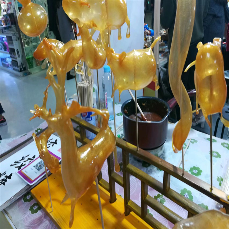 肇庆农村吹糖人表演 具有较高的艺术性 吸引观众的眼球