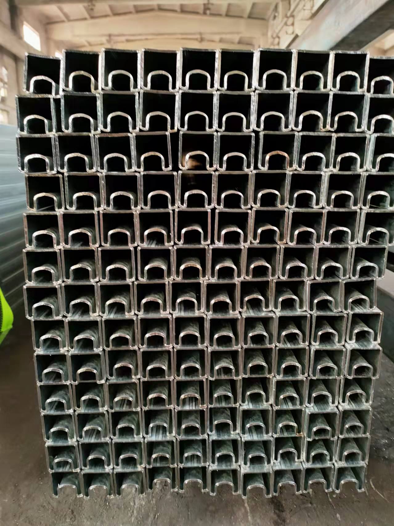 凹槽管-40*80凹槽管-护栏夹玻璃