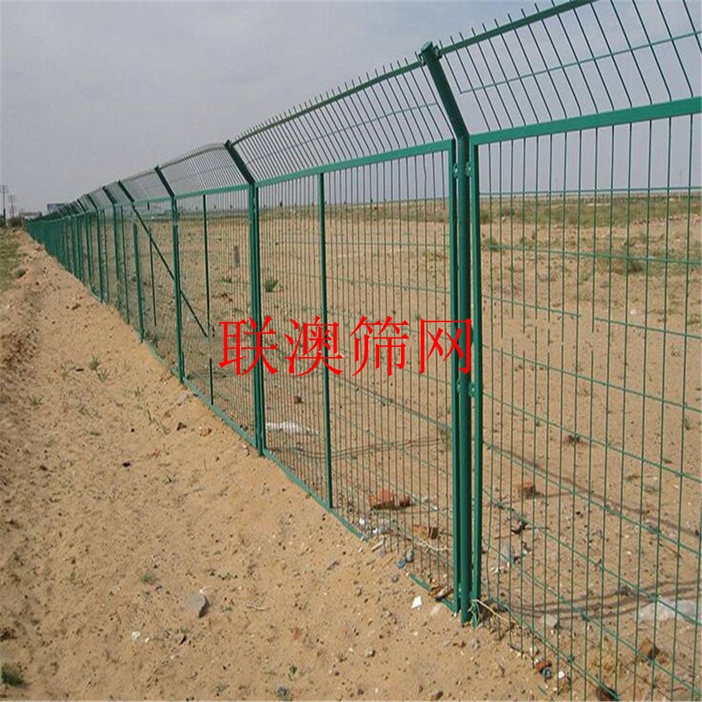 成都护栏网 围栏网 工地围栏 草地围栏 圈地围栏