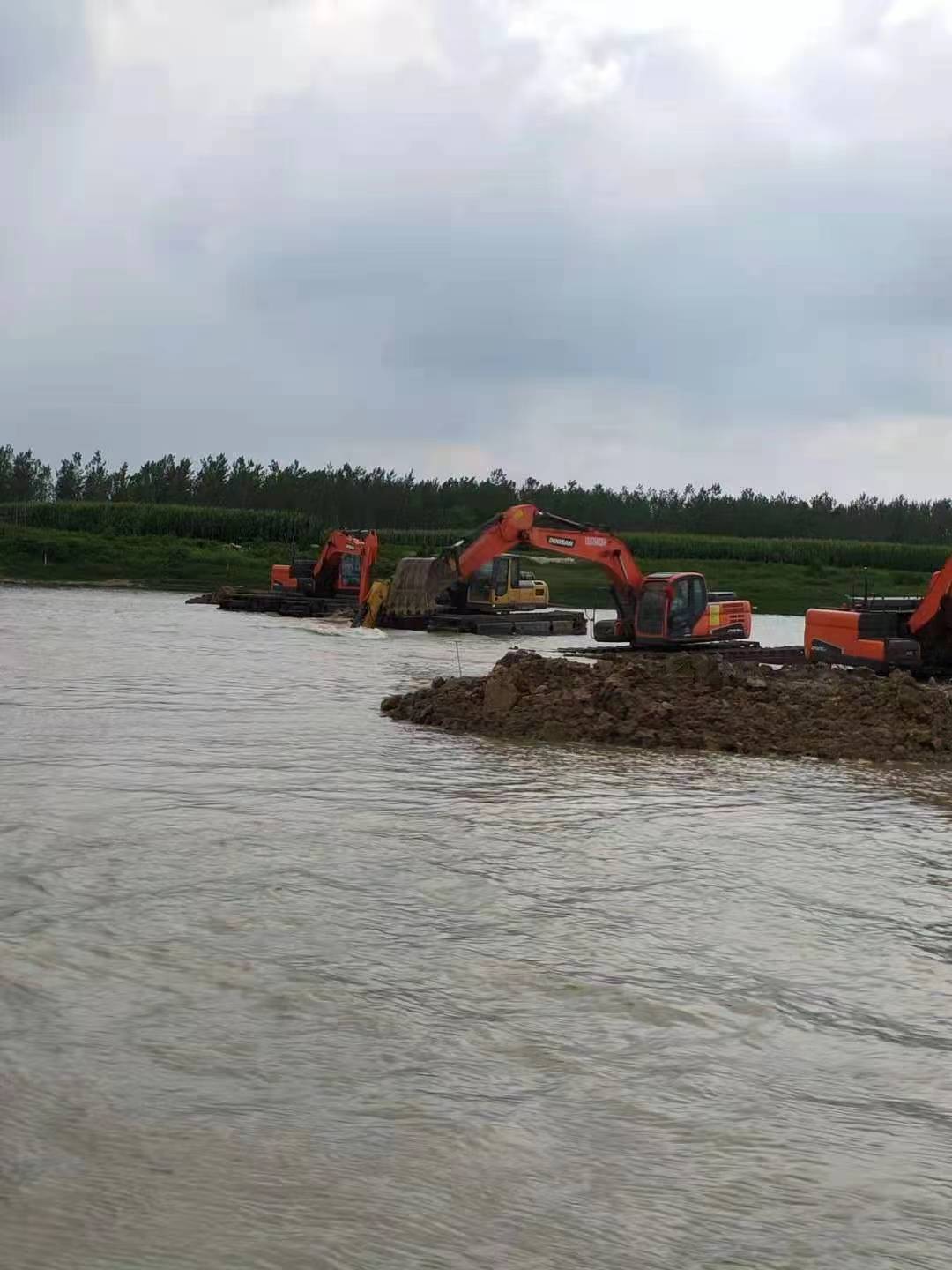 临汾湿地船挖清淤泥