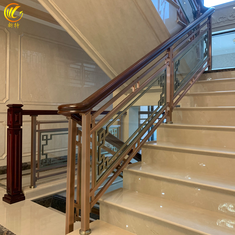 别墅玻璃铜艺雕花护栏 铜铝直行楼梯设计 新颖轻奢
