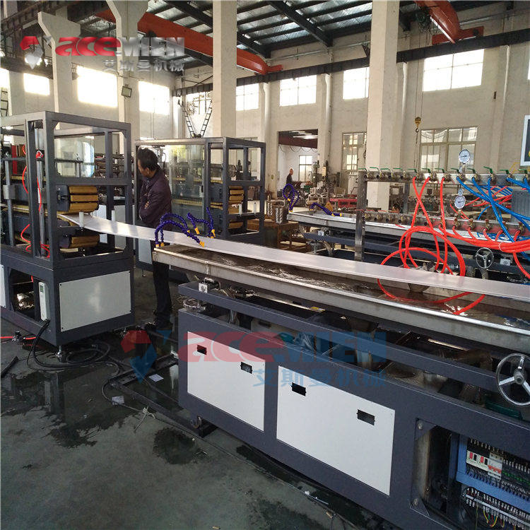 PVC木塑门板生产设备厂家