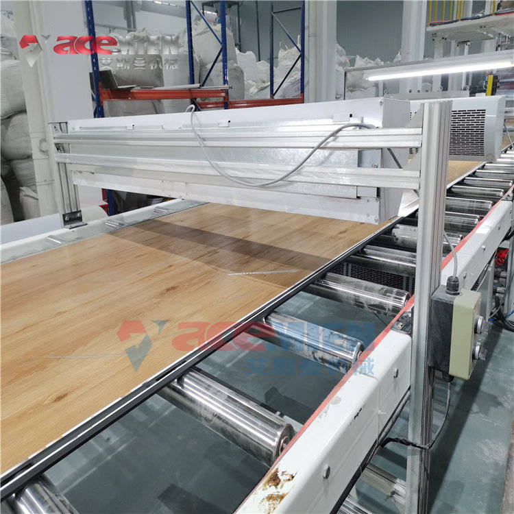 艾成机械 木塑地板生产线