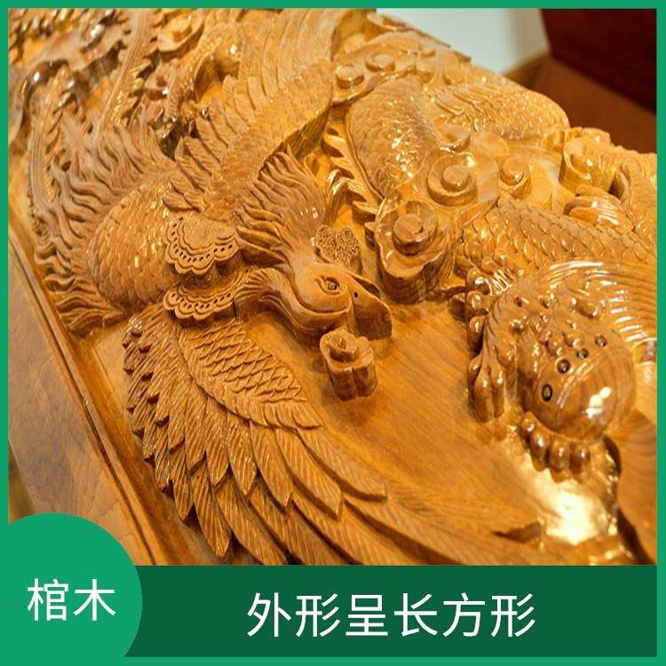 大型土葬棺木 通常有一个内衬 通常由木材或金属等材料制成