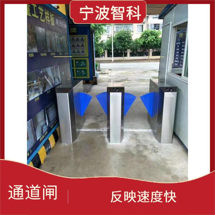 工地三輥閘定制 耐用可靠 該設(shè)備使用簡單