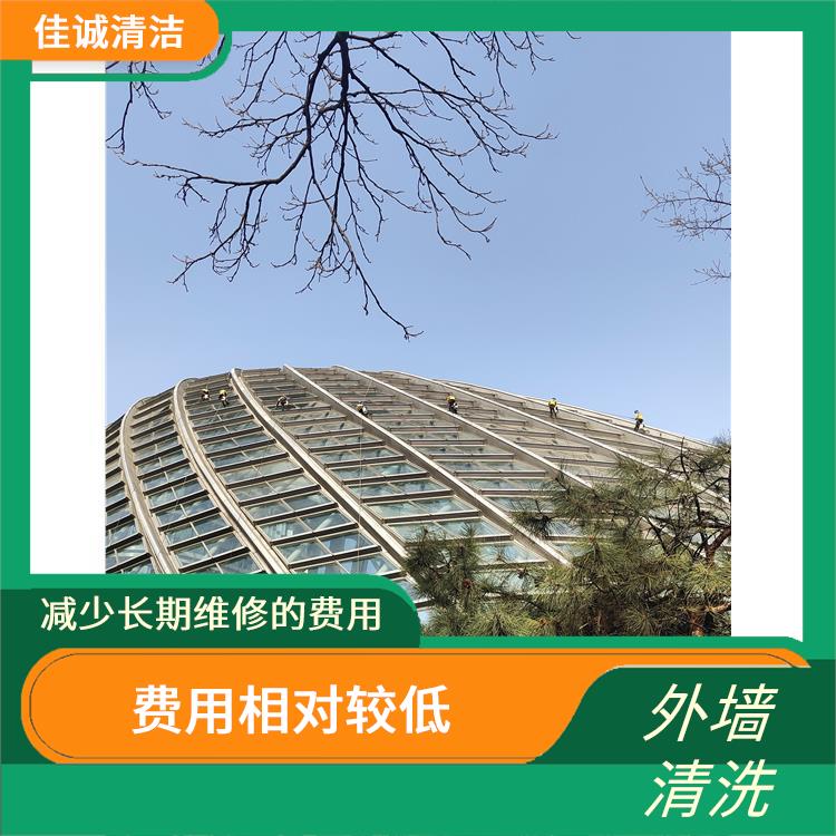 外墙玻璃窗清洗 人员经过培训持证上岗 需要考虑周围环境的安全