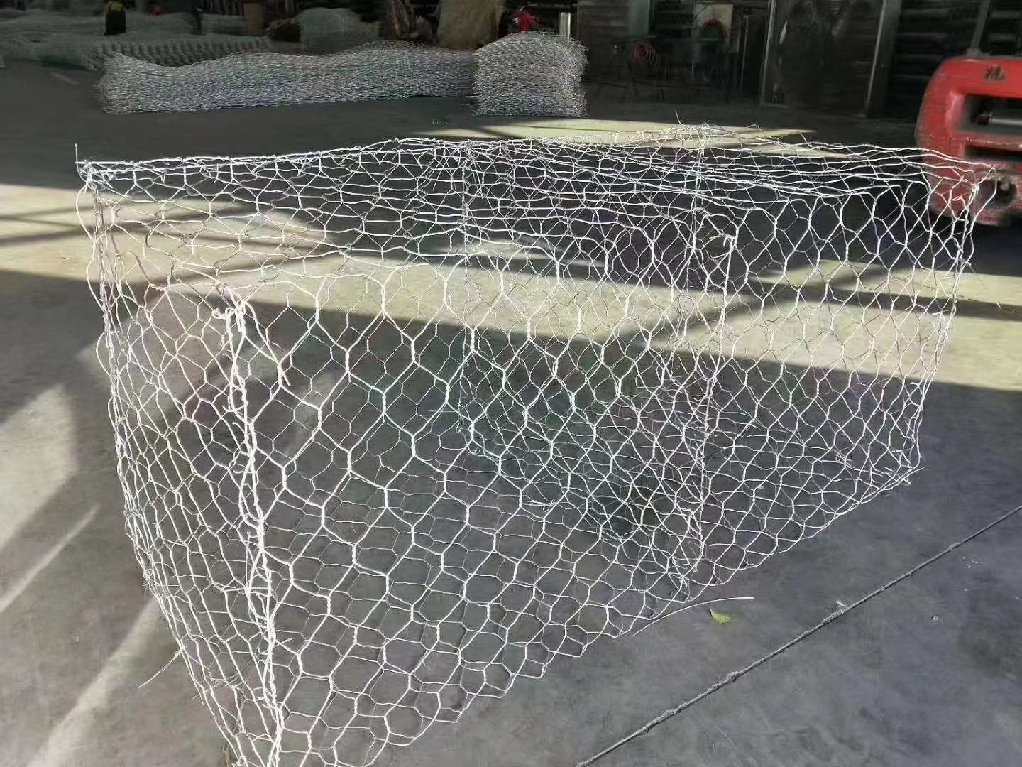 聚致水利工程包塑装石头编织石笼网镀锌铅丝格宾网石笼网