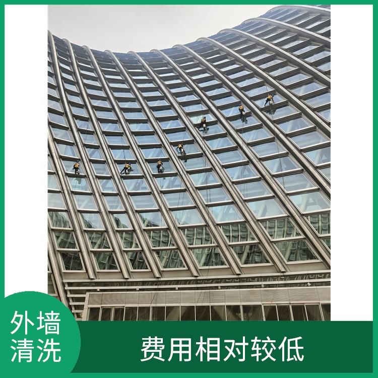 西城区建筑外墙清洗公司 费用相对较低 拥有多种高空作业设备