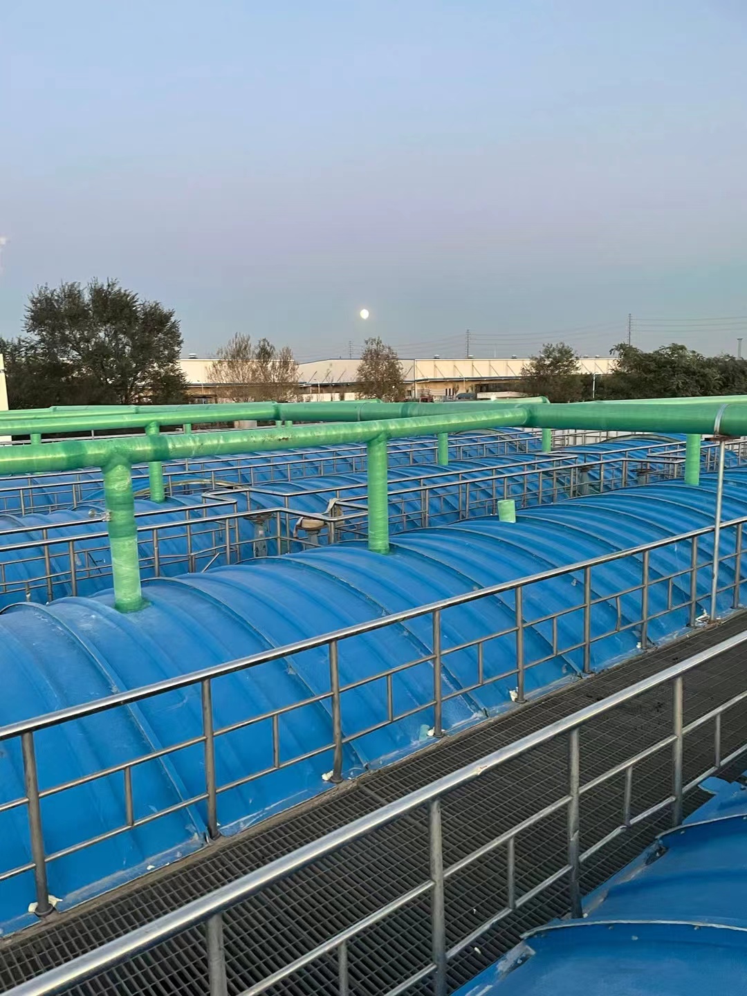 玻璃钢盖板厂家高强度污水池拱形盖板定制玻璃钢集气罩废气收集污水池盖板