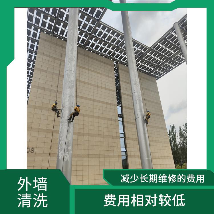厂房外墙清洗 人员经过培训持证上岗 拥有多种高空作业设备