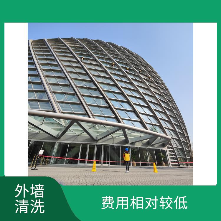 厂房外墙清洗 人员经过培训持证上岗 拥有多种高空作业设备