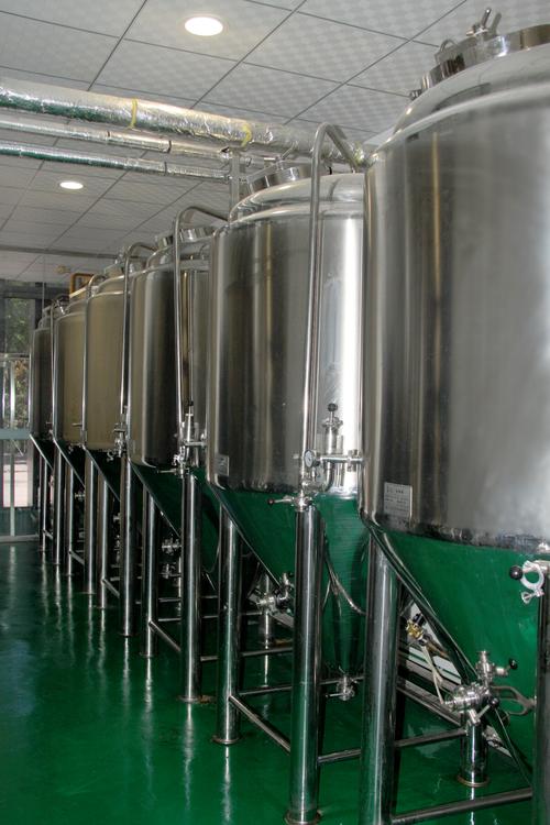 酒馆800升精酿鲜啤酒生产设备