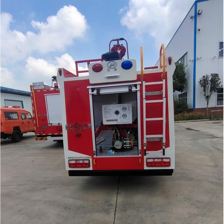 动力充足 可以喷射出高压水柱 东风多利卡2吨消防车厂家