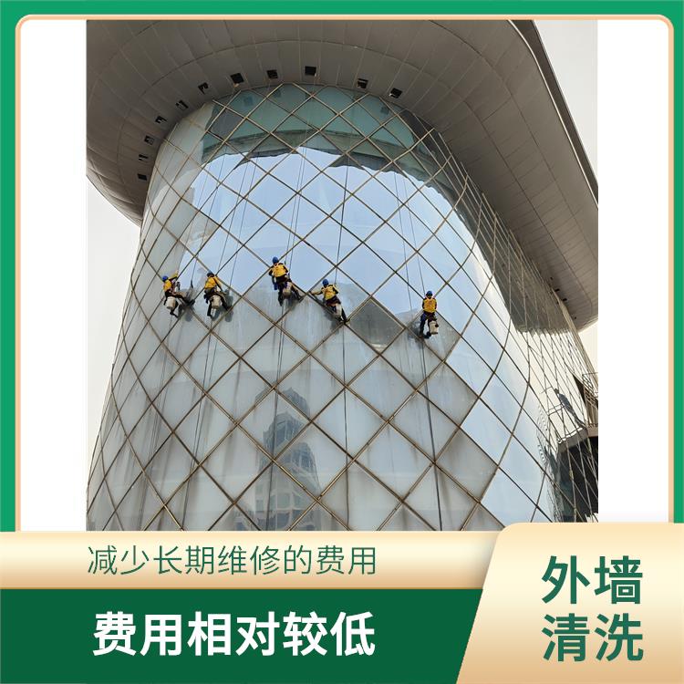 铝塑板墙面清洗 采用流程化的清洁方式 需要考虑周围环境的安全