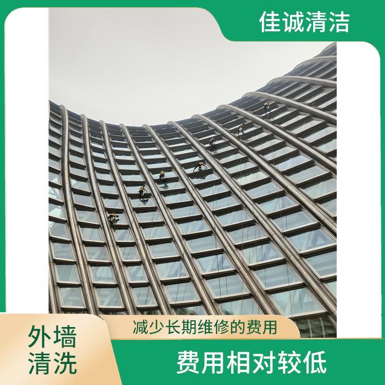 铝塑板墙面清洗 采用流程化的清洁方式 需要考虑周围环境的安全