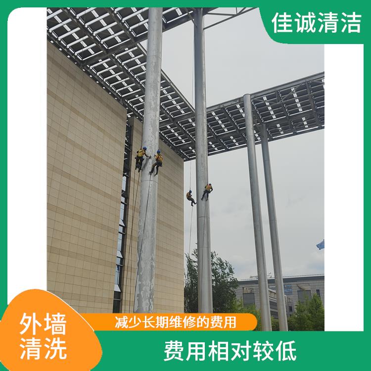 铝塑板墙面清洗 采用流程化的清洁方式 需要考虑周围环境的安全