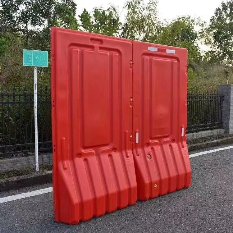 广州 荔湾区 长期上门回收水马围挡 处理防疫水马 塑料围栏