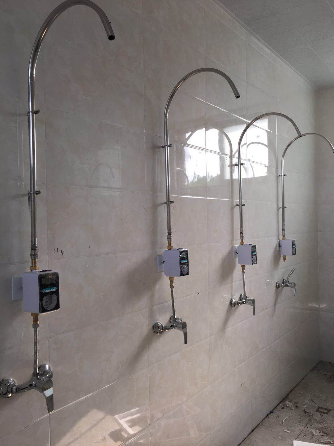 智能洗澡刷卡节水系统，浴室插卡水控系统