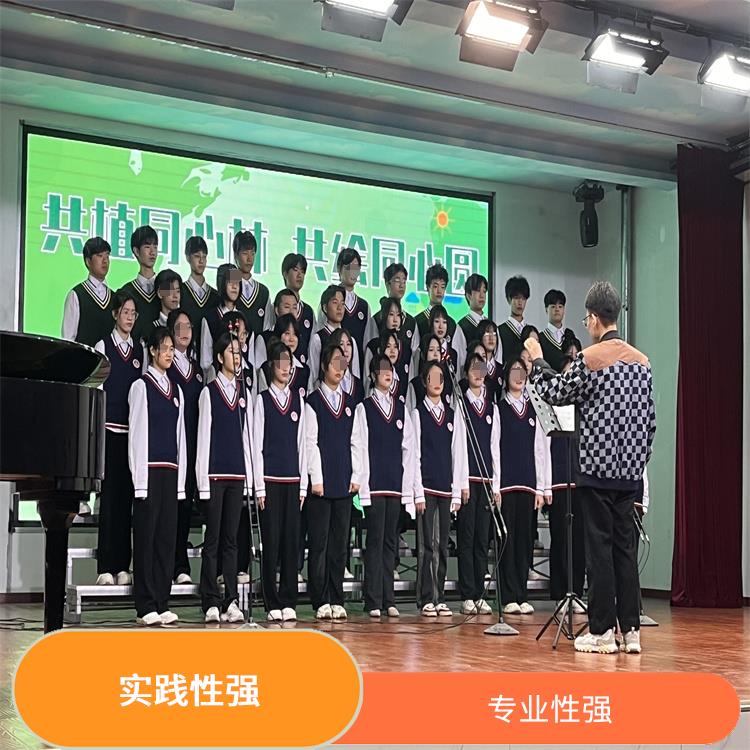 2023年武汉舞蹈职业高中收费 学习气氛浓烈