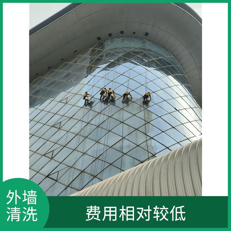 大楼清洗外墙 减少长期维修的费用 需要考虑周围环境的安全