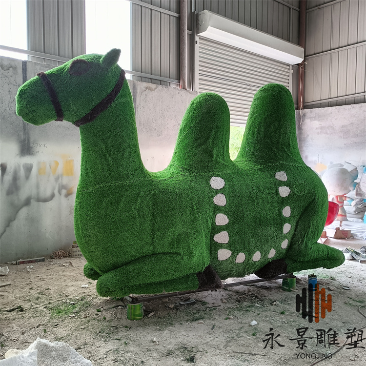 仿真绿植骆驼雕塑 草皮仿真动物雕塑