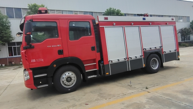 豪沃6吨水罐消防车,泡沫消防车,重汽消防车