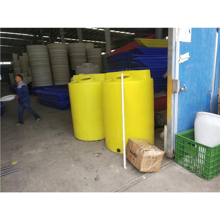 3吨药剂桶生产厂家 加药箱厂家生产 重庆鼎象塑料制品