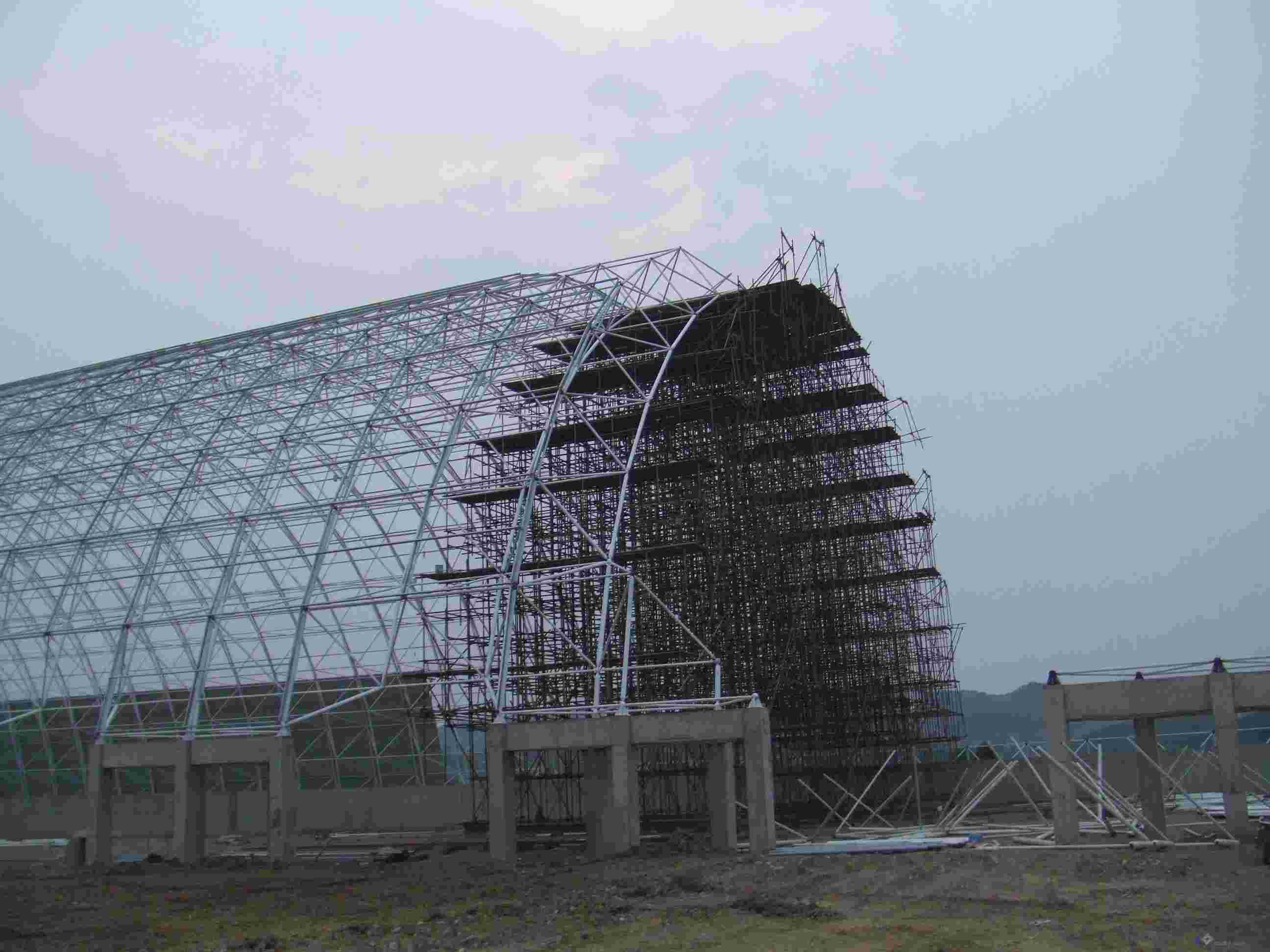 山东钢结构粗煤棚干煤棚结构网架 长跨距高强度耐腐蚀