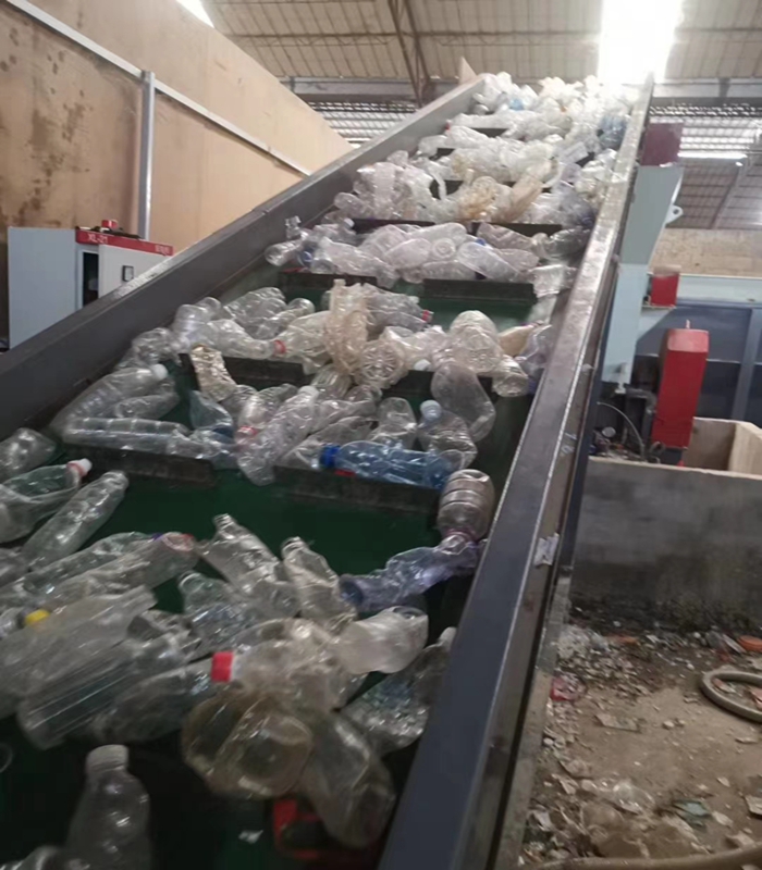 可回收塑料瓶破碎清洗设备 饮料瓶去标粉碎回收处理生产线