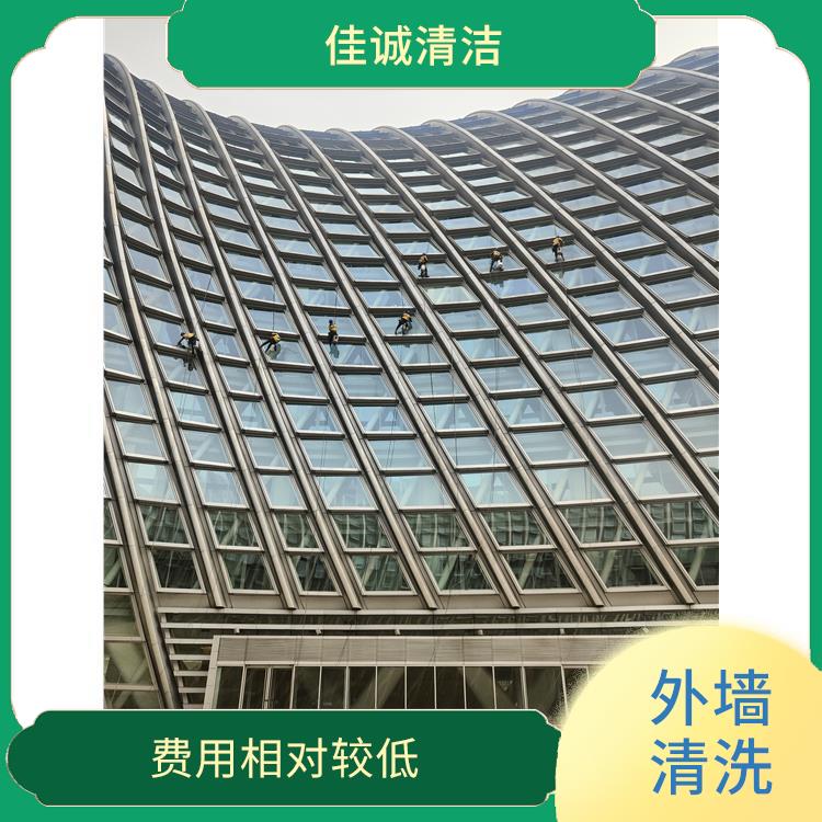 平谷区外墙条砖清洗公司 费用相对较低 拥有多种高空作业设备