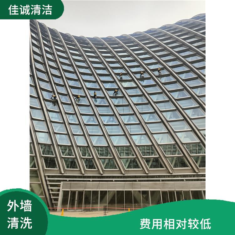 大楼清洗外墙 减少长期维修的费用 可以快速清洗大面积外墙
