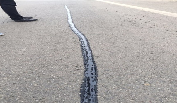 沥青灌缝胶道路路面裂缝修补养护密封胶