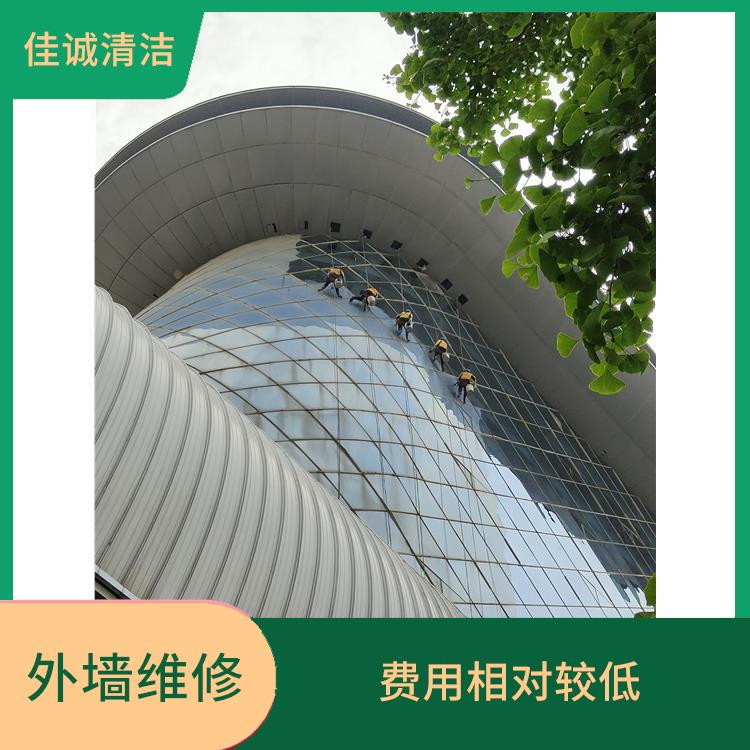 西城区建筑物外墙打胶公司 费用相对较低 拥有多种高空作业设备